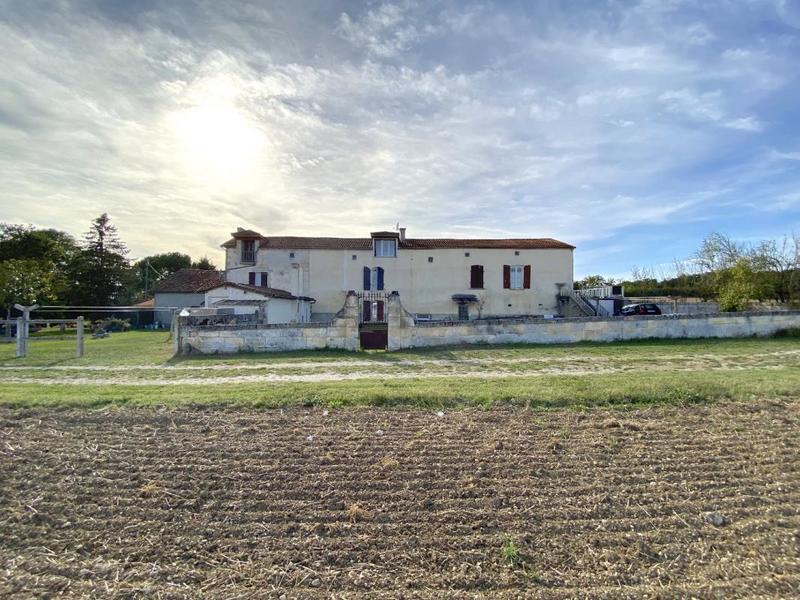 Maison - 315 m² - 11 pièces