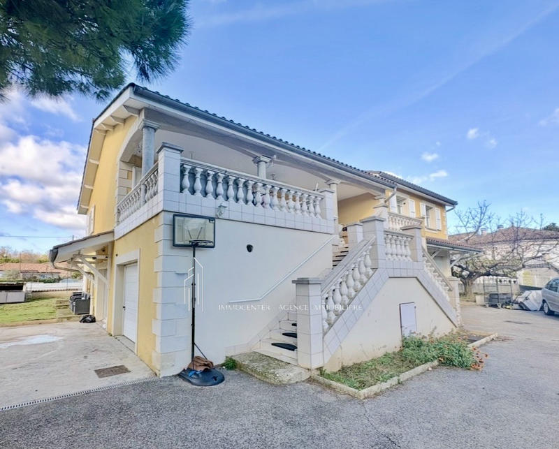 Villa - 216 m² - 8 pièces