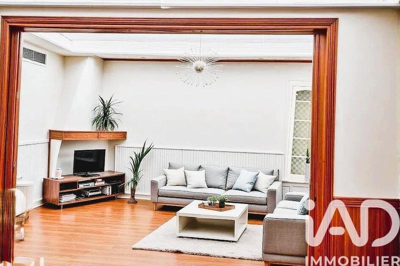 Maison - 300 m² - 12 pièces