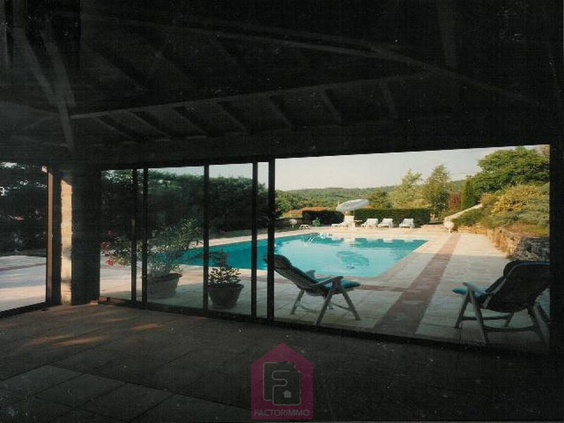 Propriété - 310 m² - 9 pièces