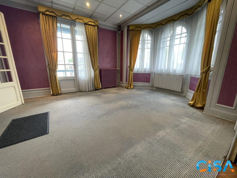 Maison - 265 m² - 10 pièces