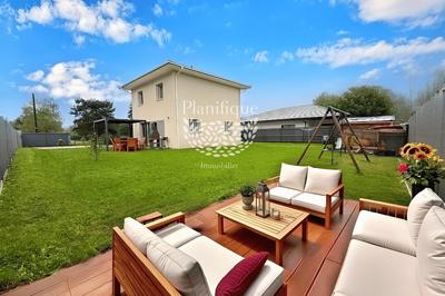 Maison - 99 m² - 5 pièces