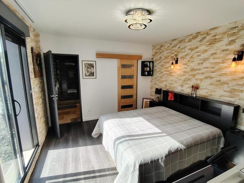 Maison - 205 m² - 10 pièces