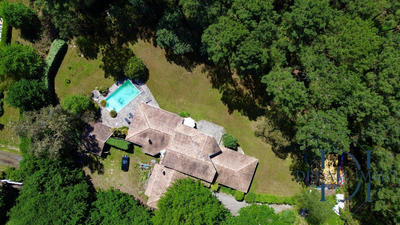 Maison contemporaine - 360 m² - 8 pièces