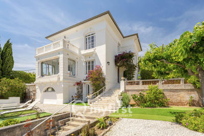 Maison - 207 m² - 6 pièces