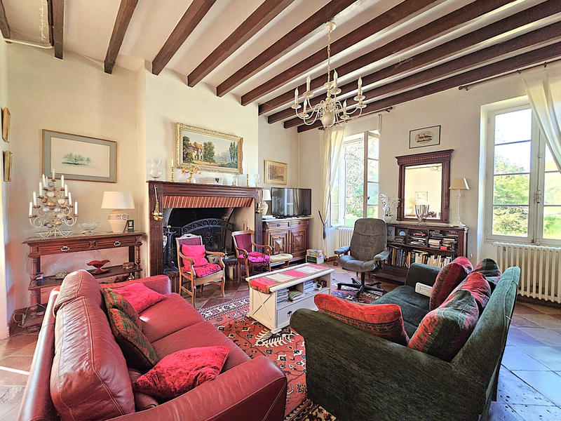 Maison - 302 m² - 8 pièces