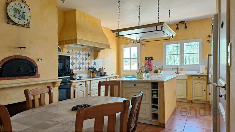 Maison - 249 m² - 8 pièces