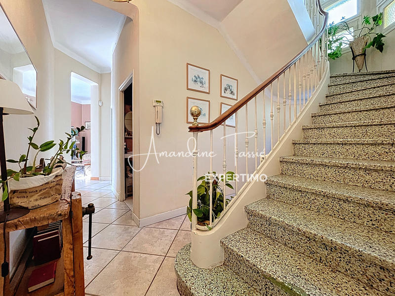 Maison - 202 m² - 7 pièces