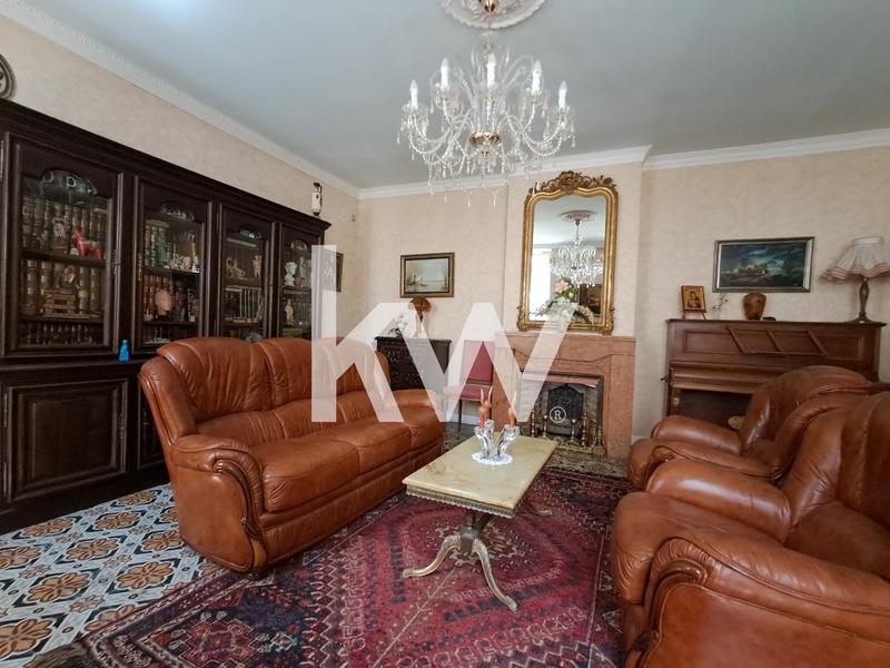 Maison - 381 m² - 10 pièces