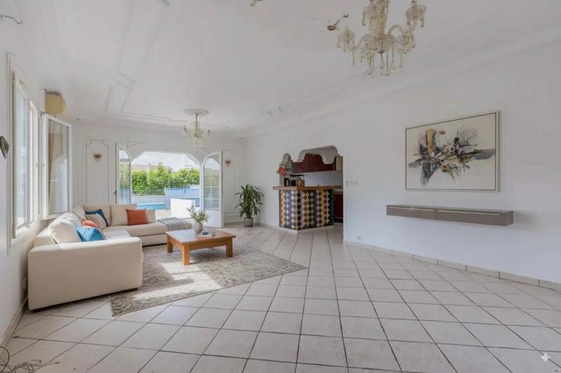 Villa - 240 m² - 8 pièces