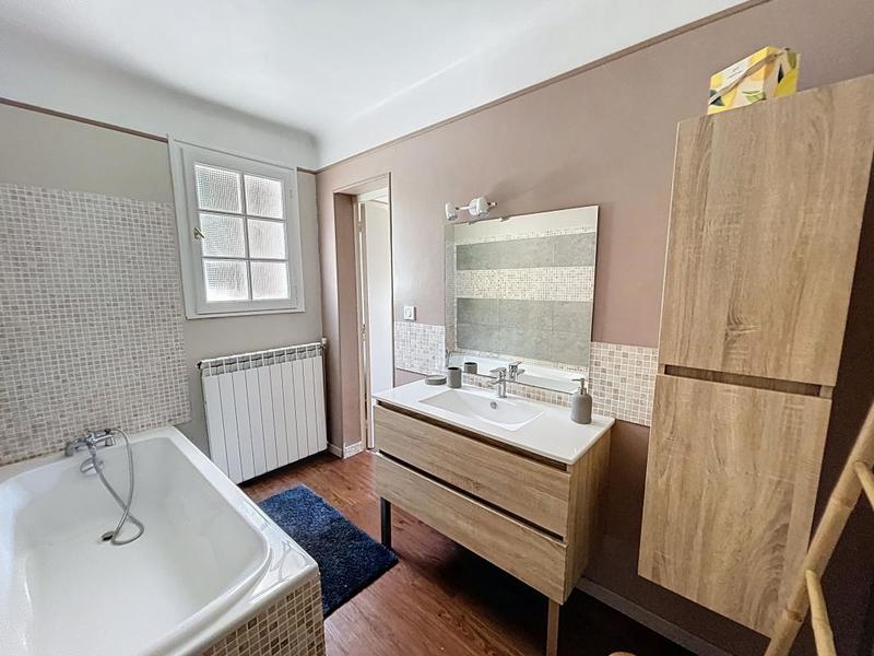 Maison - 193 m² - 8 pièces