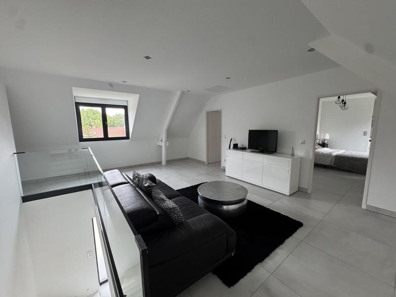 Maison - 230 m² - 8 pièces