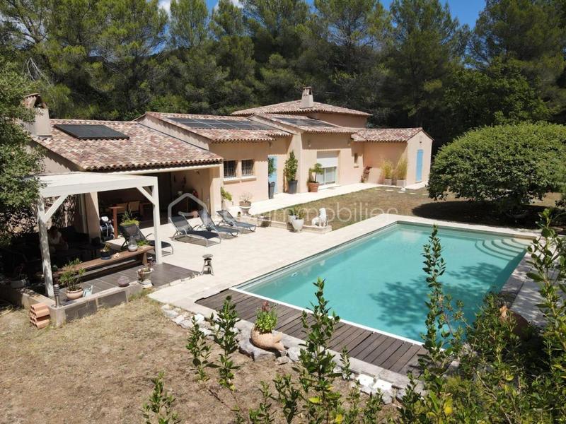 Maison - 210 m² - 6 pièces