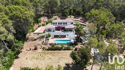 Maison - 225 m² - 7 pièces