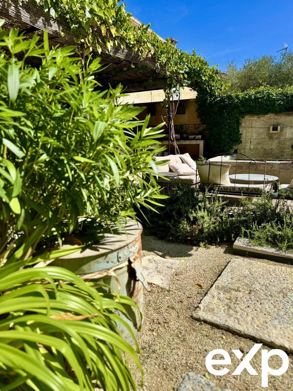 Maison traditionnelle - 252 m² - 7 pièces