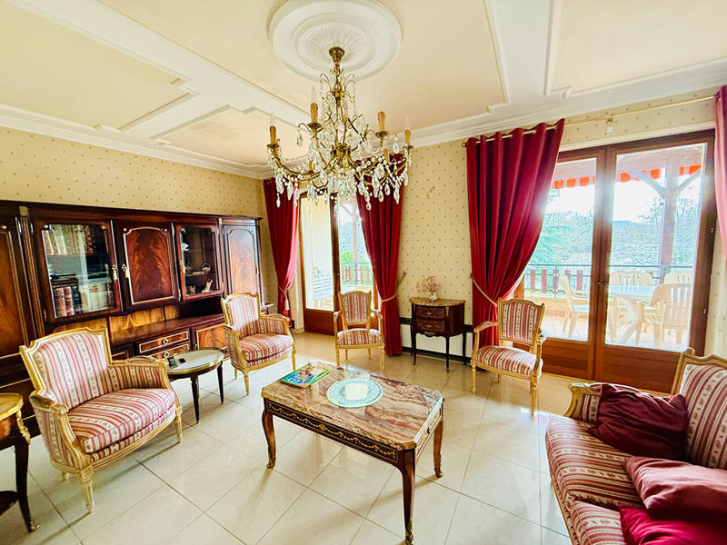 Maison - 195 m² - 7 pièces