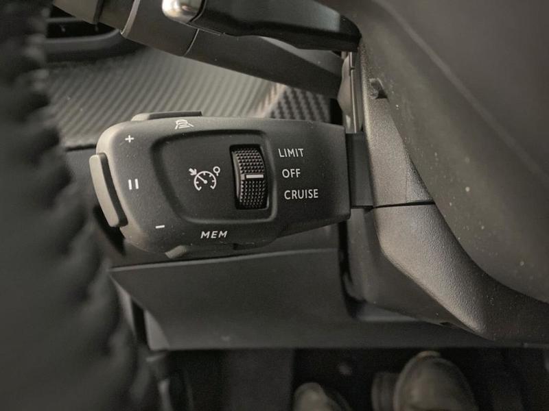 Peugeot 2008 II Hybrid 145 e-Dcs6 Allure