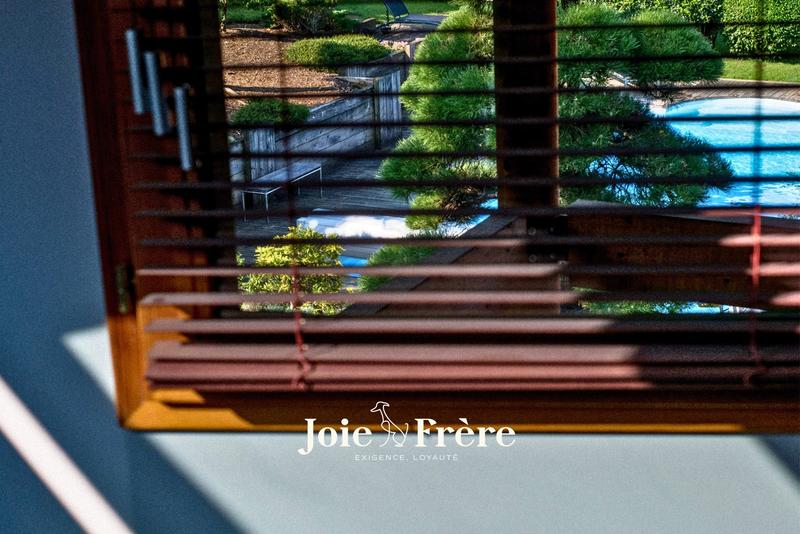 Villa - 233 m² - 8 pièces