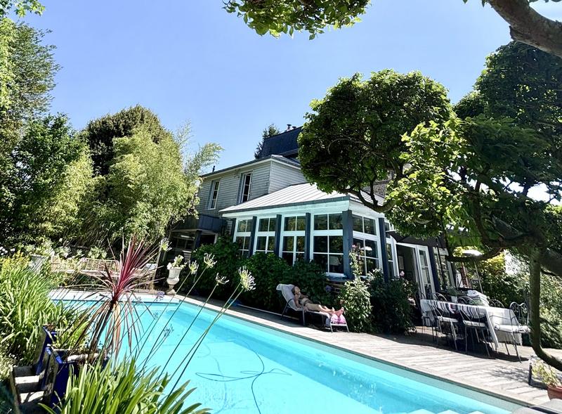 Maison - 300 m² - 9 pièces