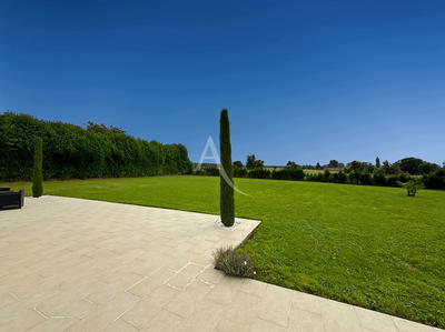 Maison - 328 m² - 8 pièces