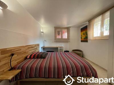 Chambre - 12 m² - 1 pièce