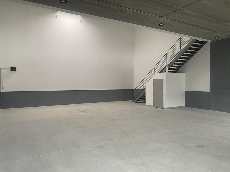 Local d'activités - 261 m²