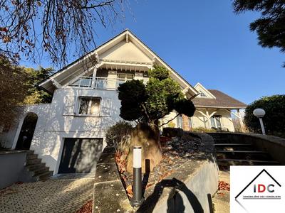 Maison - 166 m² - 6 pièces