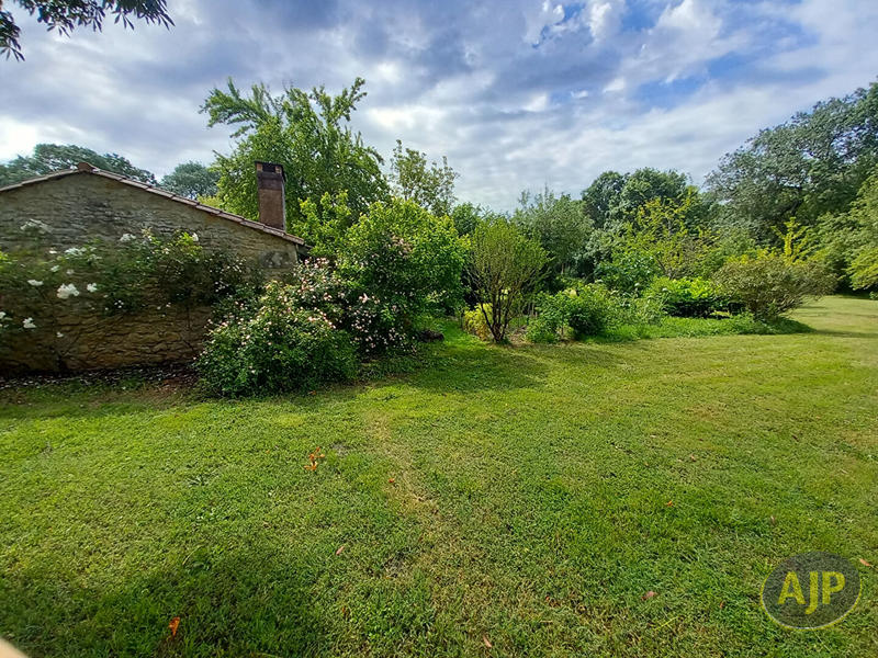 Maison - 407 m² - 9 pièces