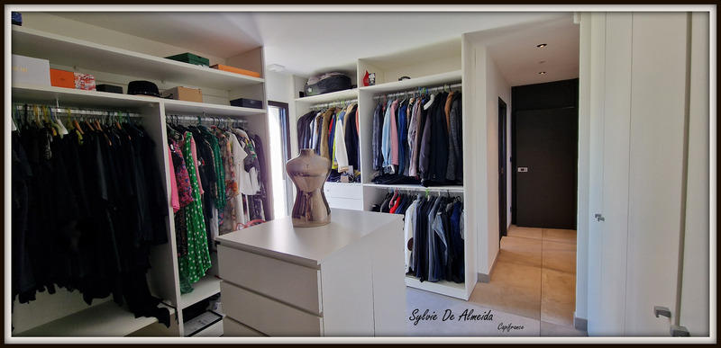 Propriété - 240 m² - 8 pièces