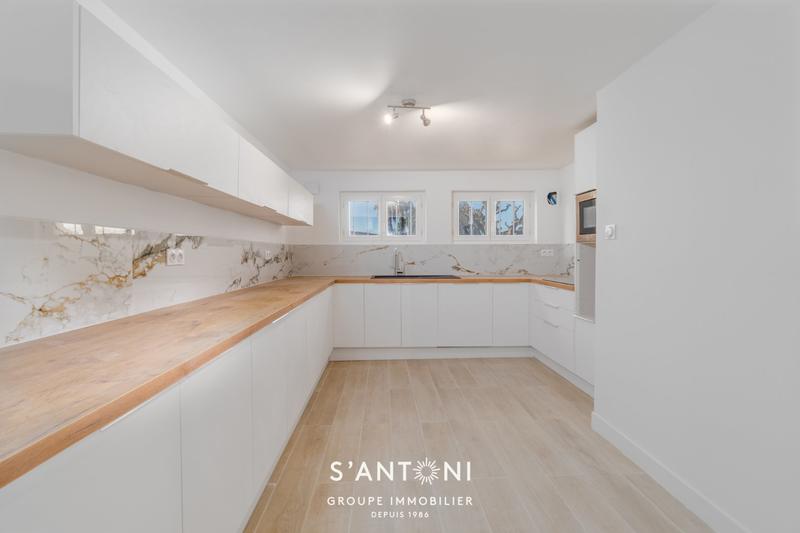 Maison - 217 m² - 5 pièces