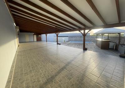 Local commercial - 677 m²