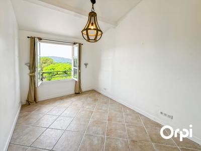 Maison - 104 m² - 4 pièces