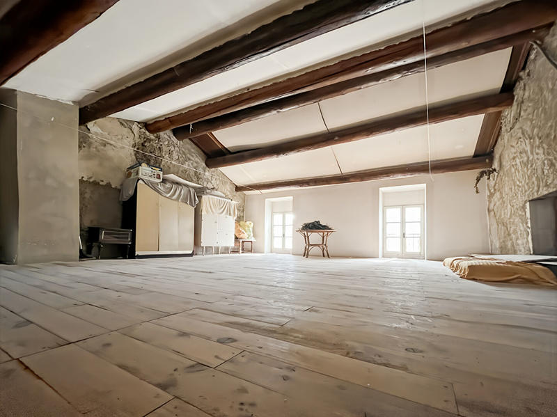 Maison - 370 m² - 8 pièces