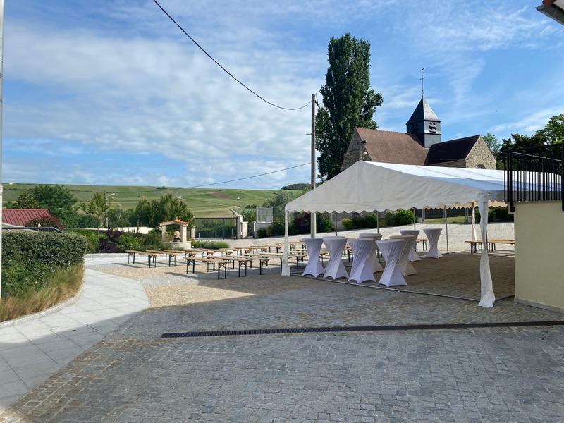 Propriété - 1 298 m² - 45 pièces