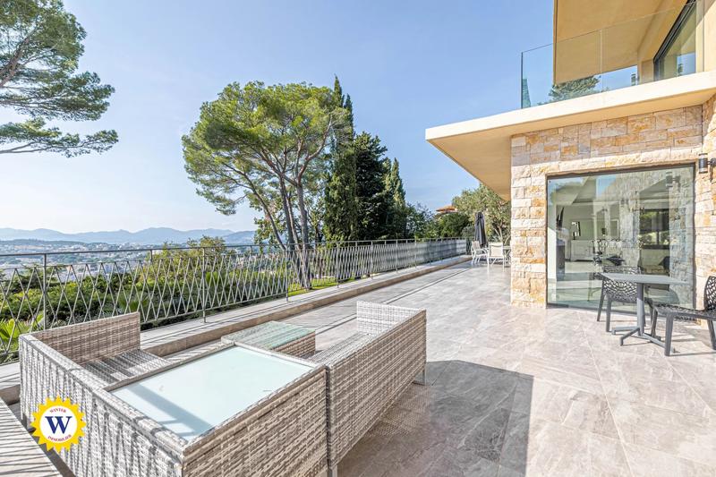 Villa - 372 m² - 8 pièces