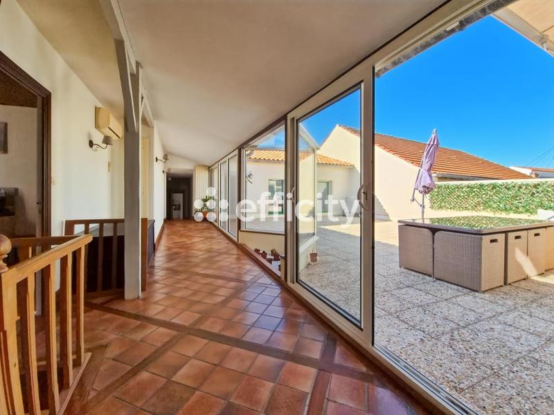 Demeure - 649 m² - 10 pièces