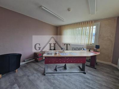 Entrepôt - 1 077 m²