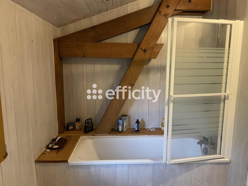 Maison - 201 m² - 7 pièces