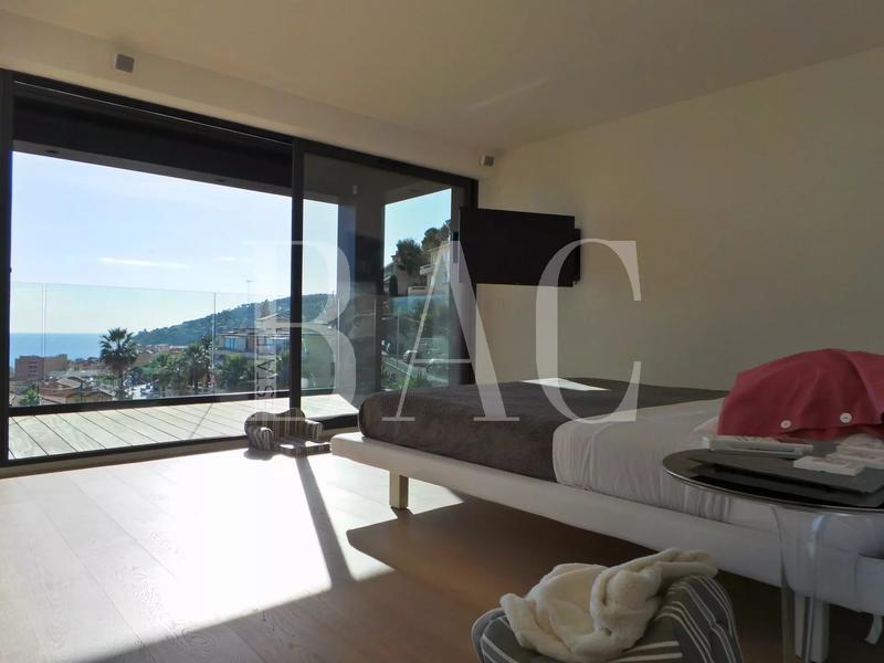 Villa - 250 m² - 8 pièces