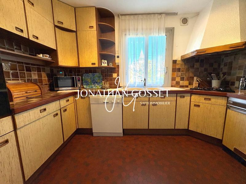 Maison - 262 m² - 9 pièces