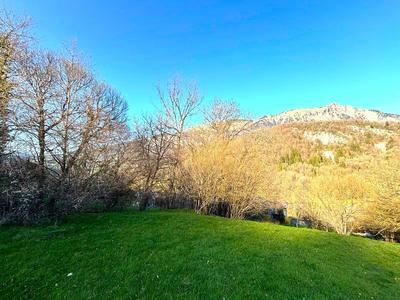 Terrain constructible - 1 589 m²