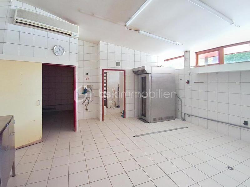 Local d'activité / Entrepôt - 200 m² - 3 pièces
