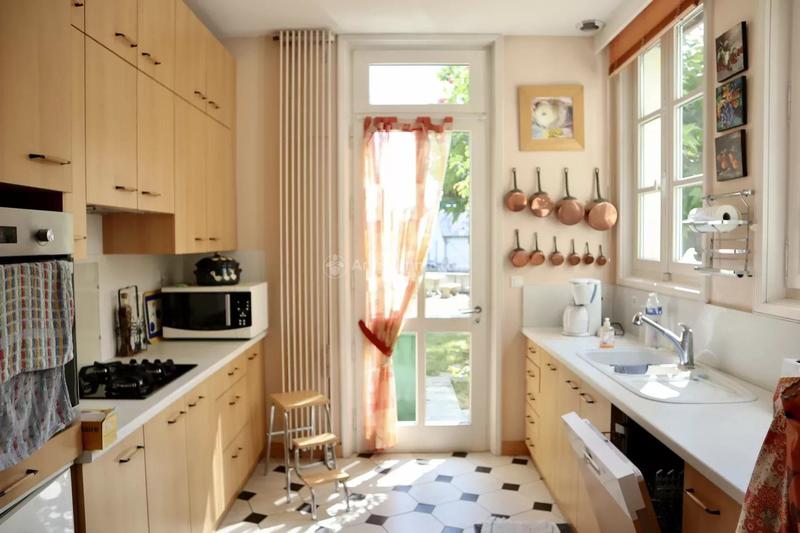 Maison - 275 m² - 10 pièces