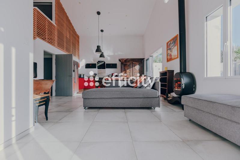 Maison - 170 m² - 9 pièces