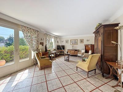 Maison - 180 m² - 7 pièces