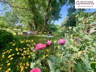 Propriété - 403 m² - 17 pièces