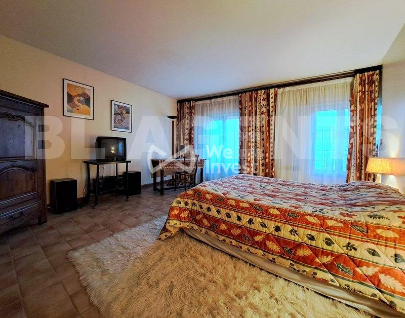 Maison - 300 m² - 7 pièces