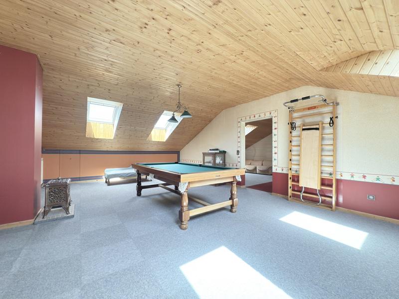 Maison - 323 m² - 11 pièces