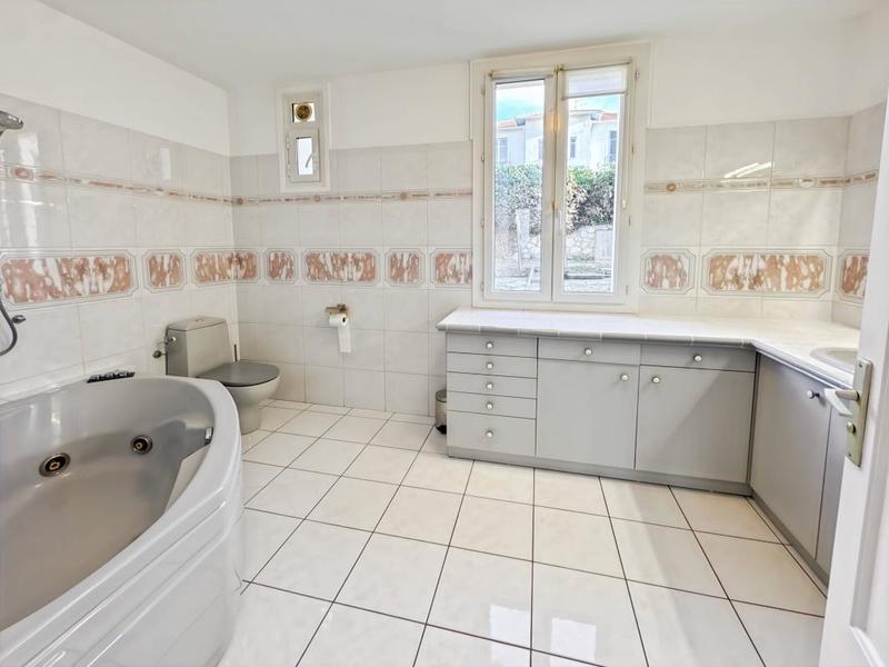 Maison - 182 m² - 5 pièces