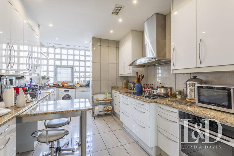 Viager - Appartement - 151 m² - 5 pièces